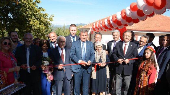 Vali Şerif Yılmaz, Zeynep - Mehmet Özcan Anaokulunun açılışını yaptı.