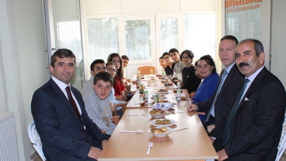 Sayın Kaymakamımız Mustafa Ünver BÖKE ile birlikte, Gölhisar Özel Eğitim Meslek Okulunu Ziyaret Ettik