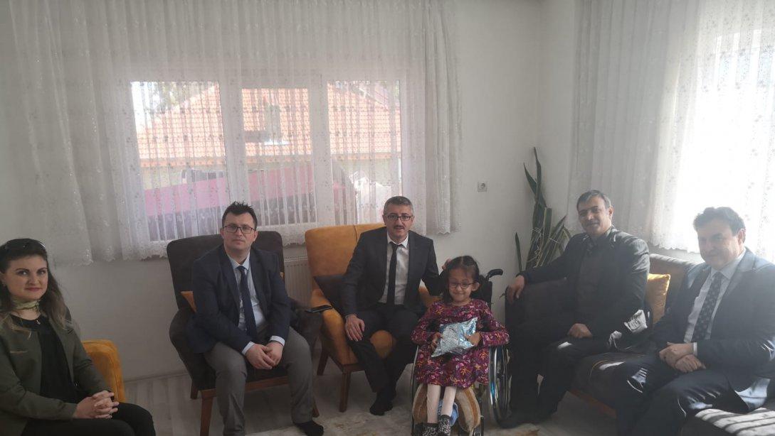 Öğrencimiz Kadriye  Ecrin ÇİMENLİ'yi evinde ziyaret ettik.