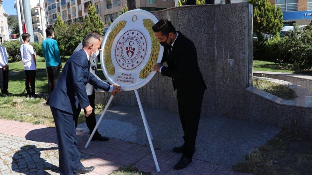 19 Mayıs Atatürk'ü Anma ve Gençlik ve Spor Bayramı Dolayısıyla Çelenk Sunma Töreni Düzenledik. 